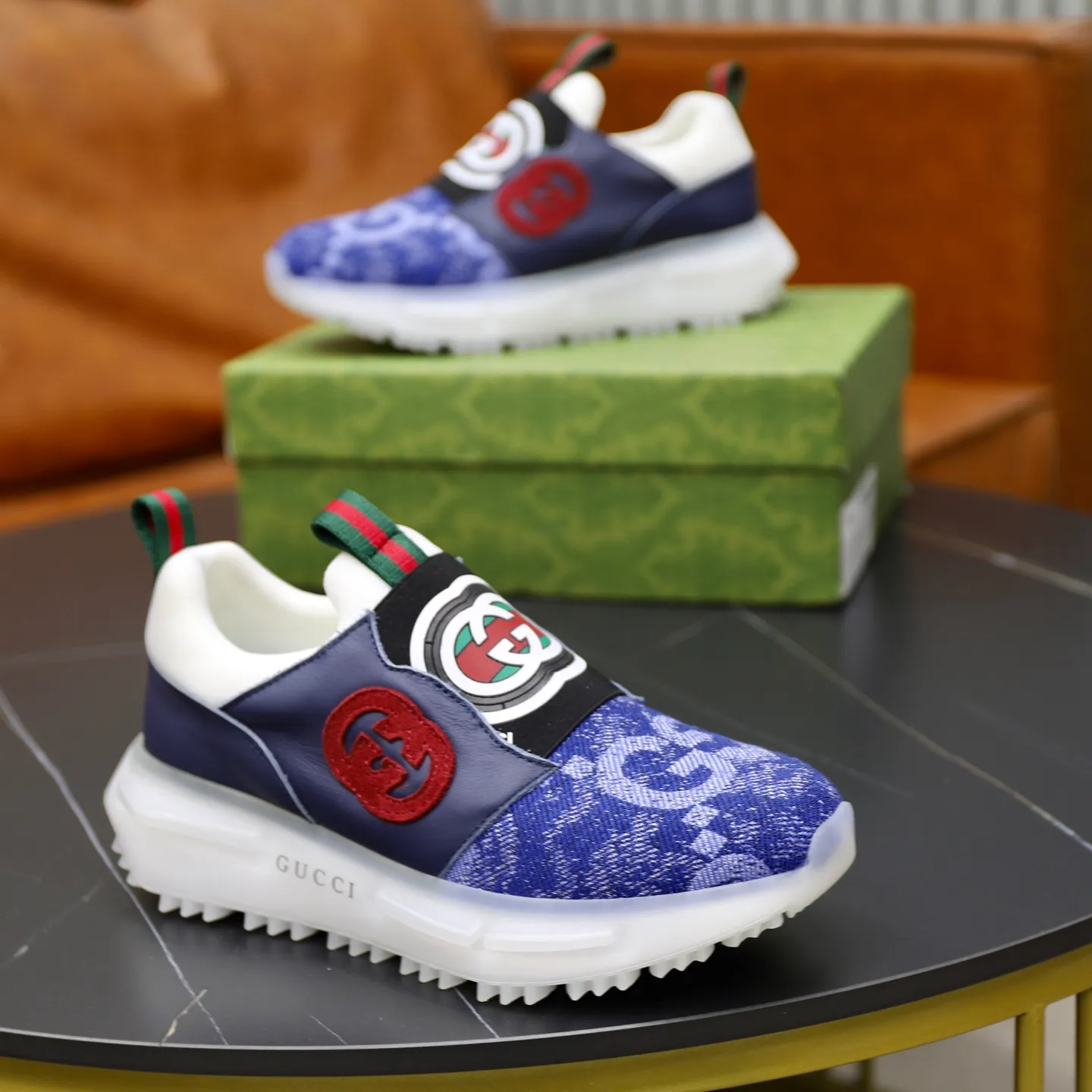 Ex-factory price: 462💰🙅‍♂️🙅‍♂️🙅‍♂️ Brand: GUCCI Standard code: 38-44 (45 customized) Grade: Same as the official website Material: Original cowhide material spliced with brand cloth Comfortable and breathable lining Lightweight and wear-resistant sports outsole Style category: Men's fashionable casual shoes Running sports shoes Distinguished luxury brand elements Top luxury color: actual picture color